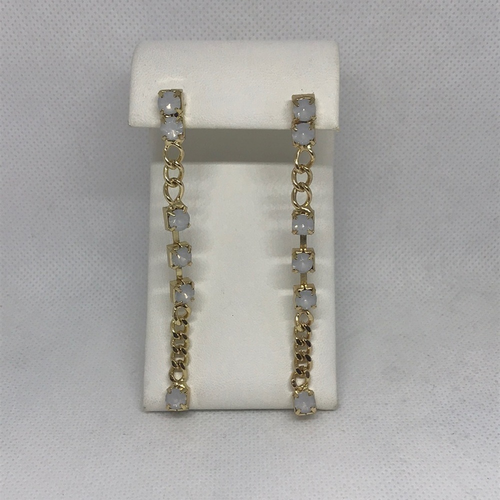 WHITE GEM EARRINGS ✨✨✨